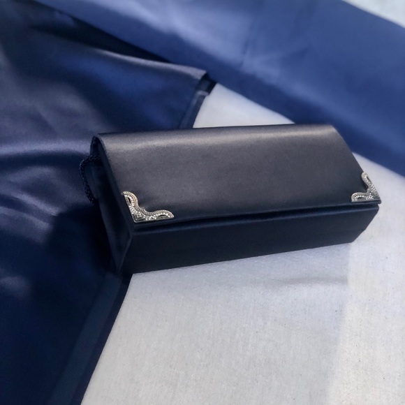 Elegant Silk Handbag & Shaw - Picture 1 of 6